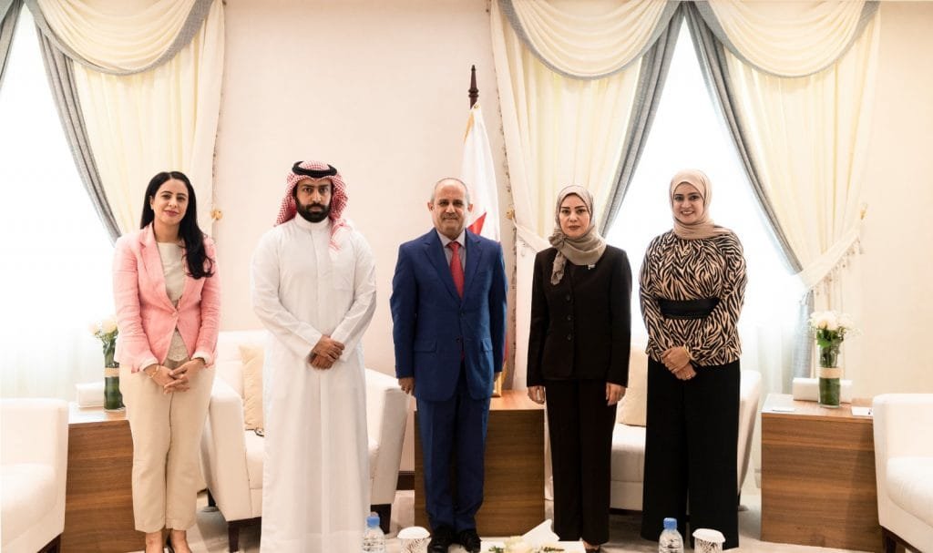 استقبال فوزية زينل للمسئولين