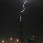 صاعقة رعدية ضربت برج خليفة