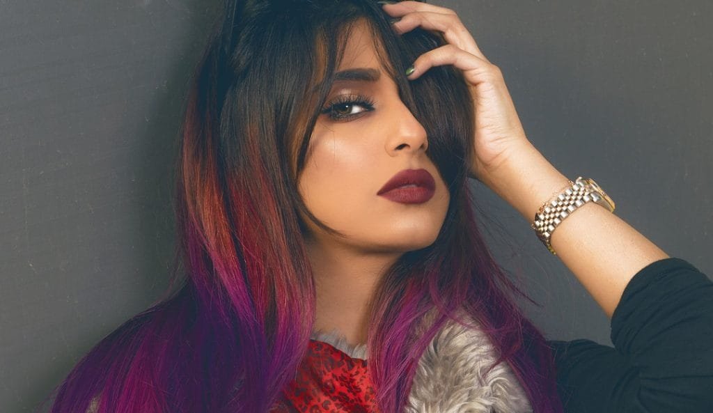 أبرار سبت فنانة بحرينية ذات صيت واسع تعرف على أهم أعمالها