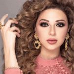 إطلالة ميريام فارس بمظهر بسيط وجريء إطلالة ميريام فارس