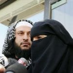 مطوع يضرب النساء الغير منتقبات بالحذاء في شوارع السعودية مطوع