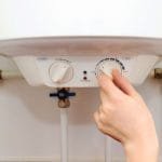 سخان الماء يشتعل ولا يسخن: الحلول والحاجة لفني صحي محترف بالكويت سخان الماء يشتعل ولا يسخن