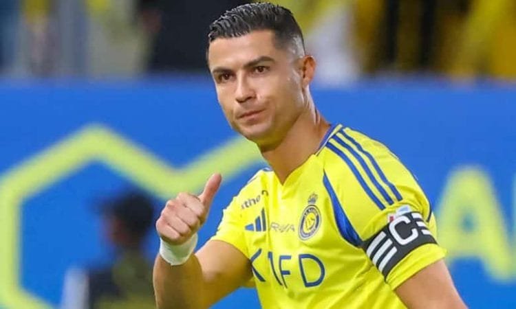 مفاجأة من العيار الثقيل اعتزال كرستيانو رونالدو: متى سيعلق أسطورة البرتغال حذاءه؟ مفاجأة من العيار الثقيل اعتزال كرستيانو رونالدو: متى سيعلق أسطورة البرتغال حذاءه؟