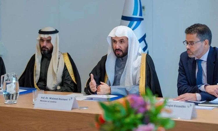 وزير العدل يناقش سبل التعاون بين السعودية ومؤتمر لاهاي للقانون الدولي الخاص وزير العدل يناقش سبل التعاون بين السعودية ومؤتمر لاهاي للقانون الدولي الخاص