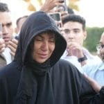 انهيار مفيدة شيحة في عزاء والدتها انهيار مفيدة شيحة في عزاء والدتها