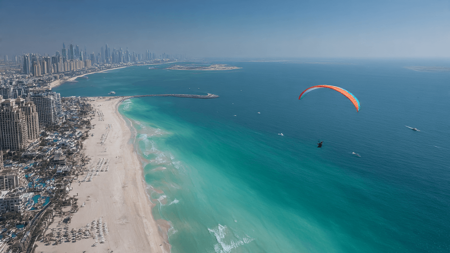 الطيران الشراعي الشاطئي في شاطئ جميرا رحلة مغامرة بإطلالات خلابة الطيران الشراعي الشاطئي في شاطئ جميرا