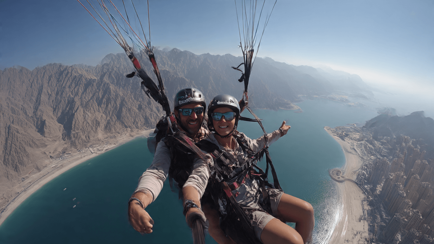 تجربة الطيران الشراعي في الإمارات وأجمل المناظر الطبيعية تجربة الطيران الشراعي في الإمارات