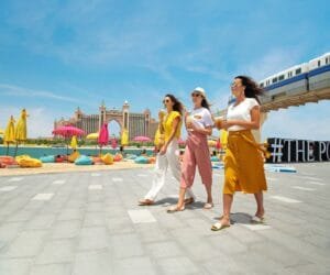 ما هي قواعد اللباس في دبي المناسبة للسياح؟ قواعد اللباس في دبي